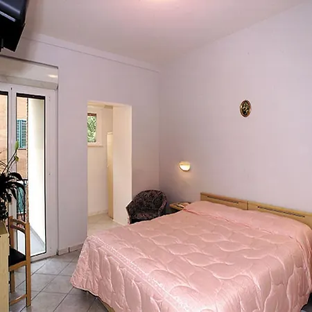Monica Hotel 3*